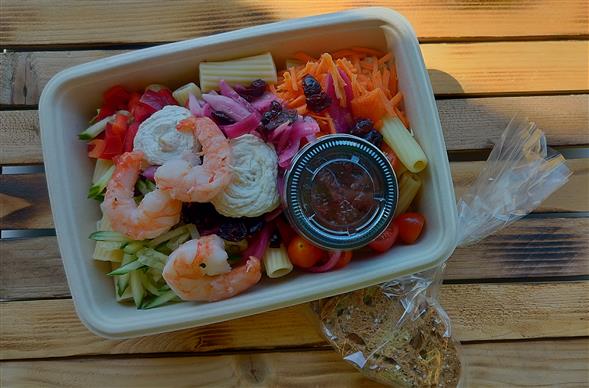 MÅNEDENS salat Juni - Salat, Pasta, Grønt, Tranebær & Sylt.rødløg