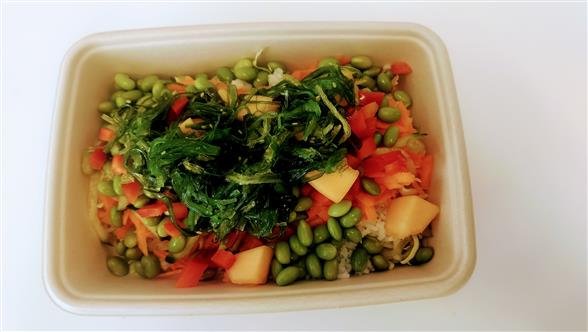 STOR POKEBOWL med Sushiris, tangsalat, grønt & valgfri kød/fisk