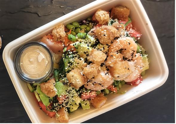 STOR SALATBOWL med melon, bær, grønt & valgfri kød/fisk
